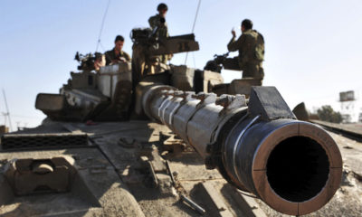 Israeli military tank leaving Gaza with crew following Operation Cast Lead